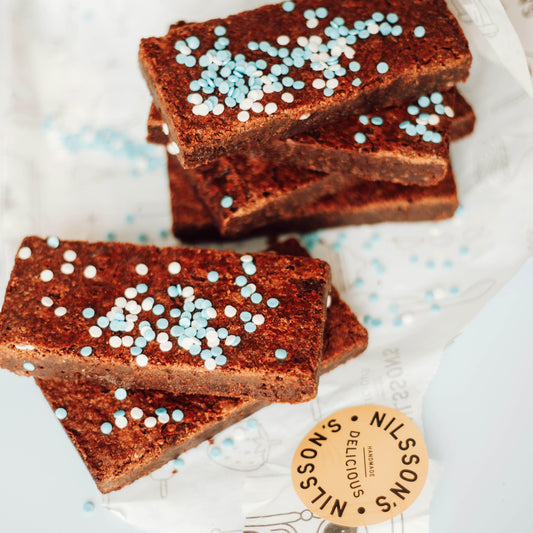 Brownies met blauw-witte confetti